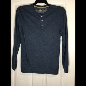Long sleeve 3-button t-shirt